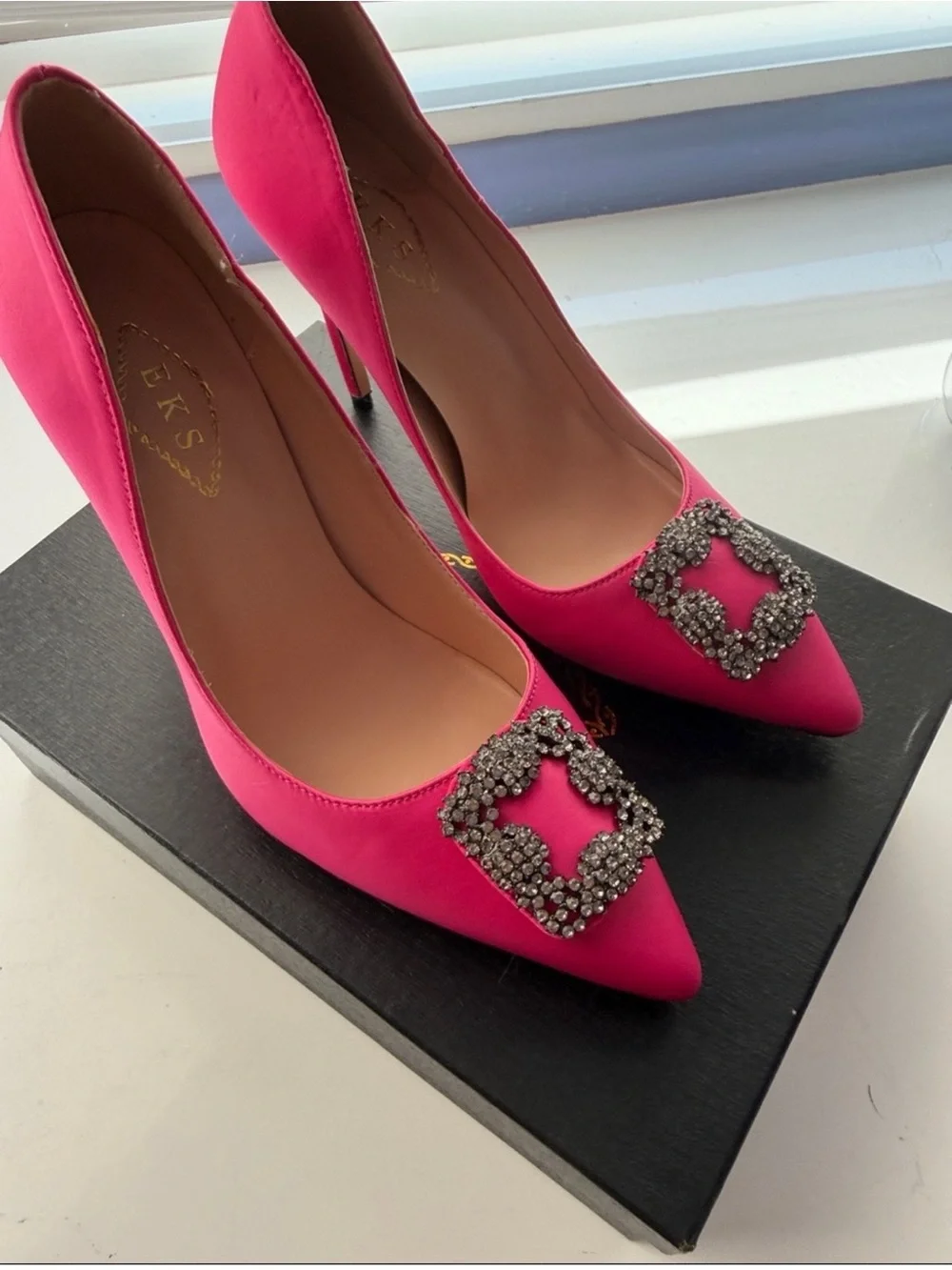 Fuchsia Satin Pointed Toe Crystal Buckle Pumps size 8.5